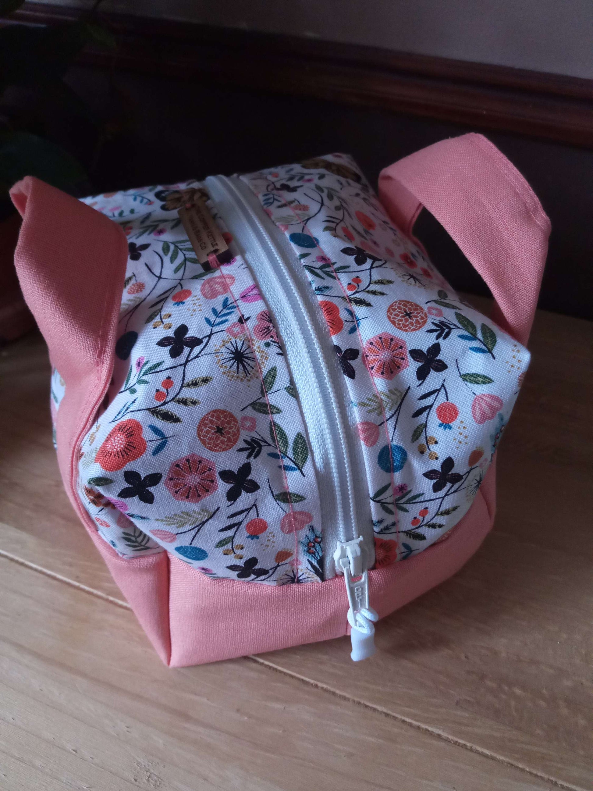 Grab and Go Boxy.  Small fabric and linen bag. image 1