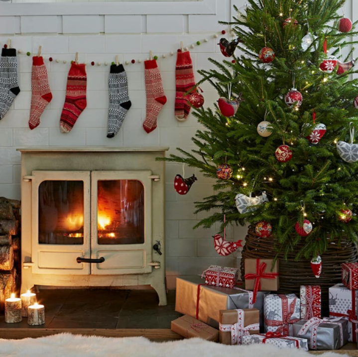 2025 ~  Traditional Christmas ~ Yarn box  image 0