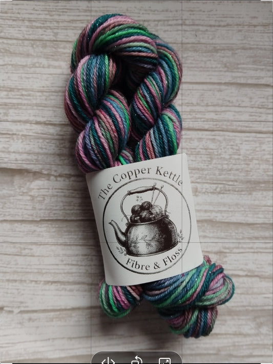 Gingerbread village tour ~ Home sweet home ~ Self striping yarn